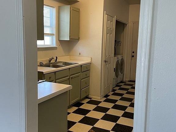 411 E Lachapelle - Photo 3 of 14