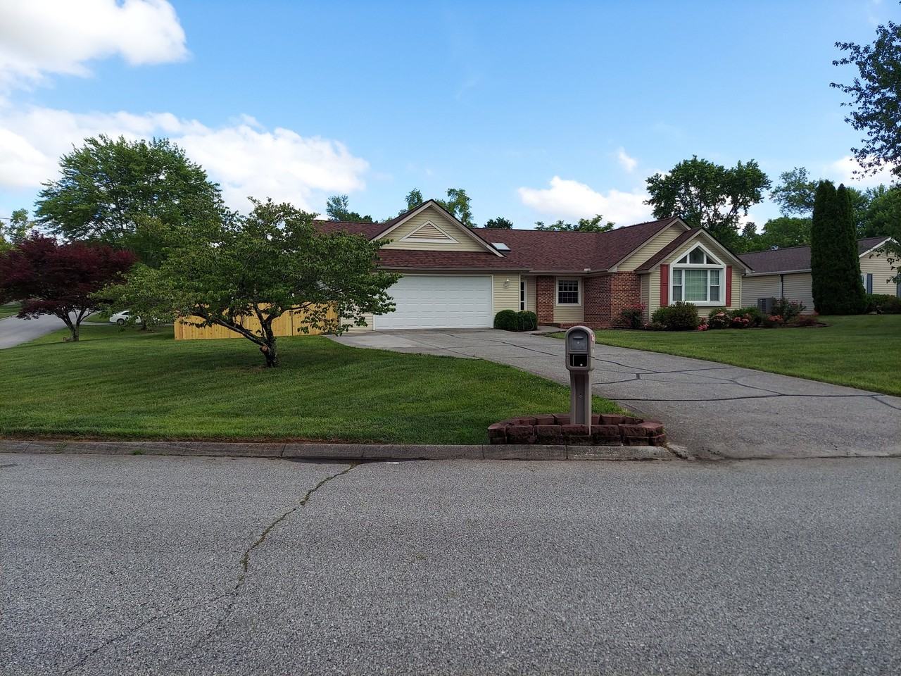 1335 Windamere Rd - Photo 2 of 20