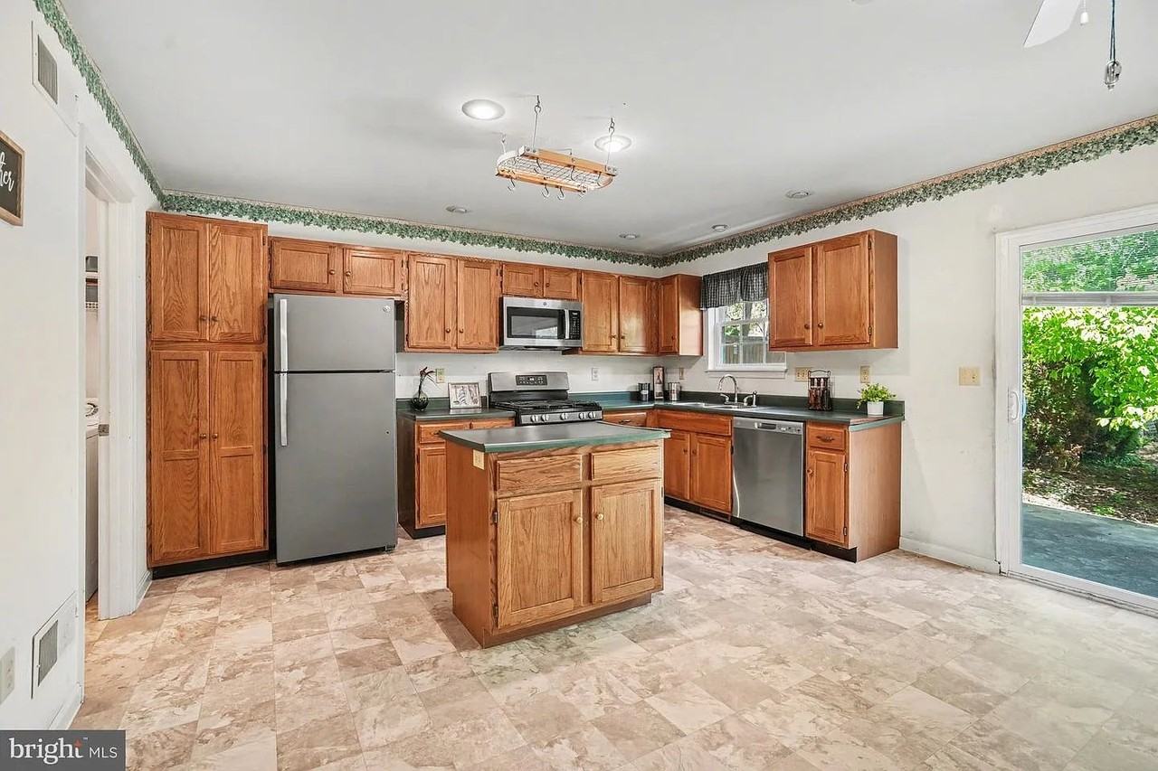 239 G St - Photo 5 of 20