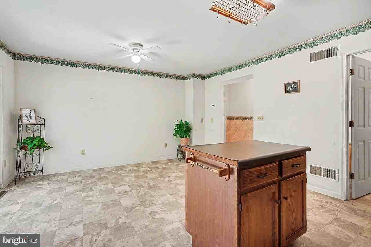 239 G St - Photo 6 of 20