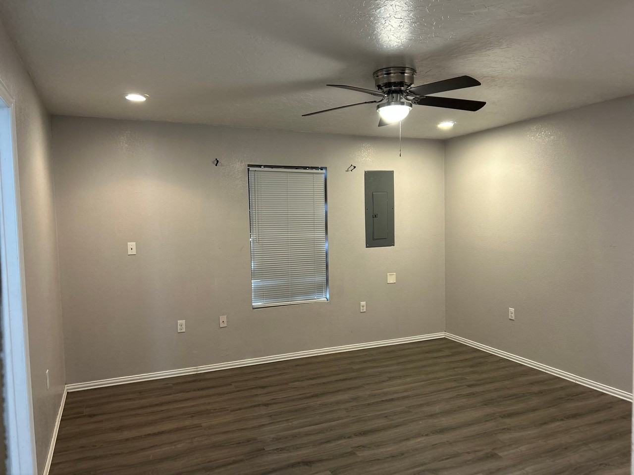 312 Pine St - Photo 2 of 15
