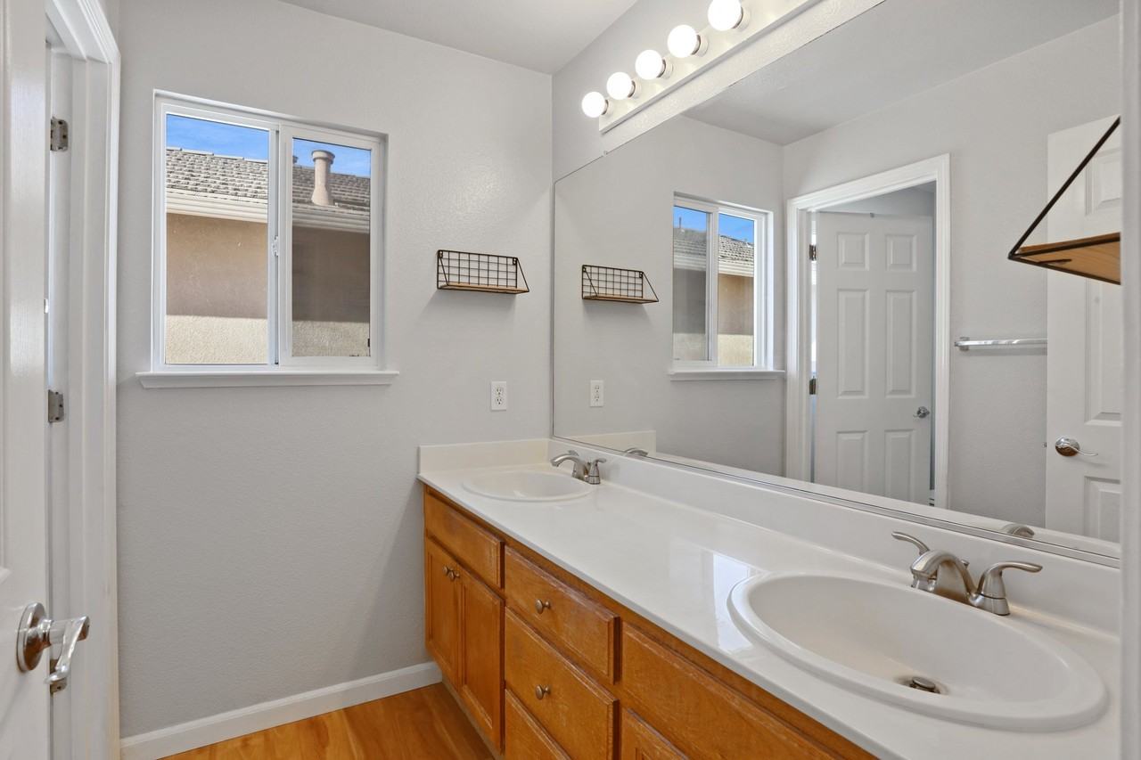 2902 Campbell Ln - Photo 5 of 46