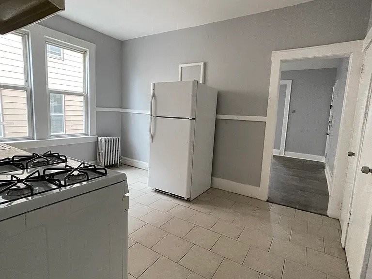 118 Vreeland Ave - Photo 2 of 6