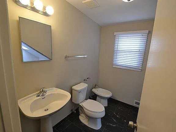 27230 Wesley Ave - Photo 4 of 8