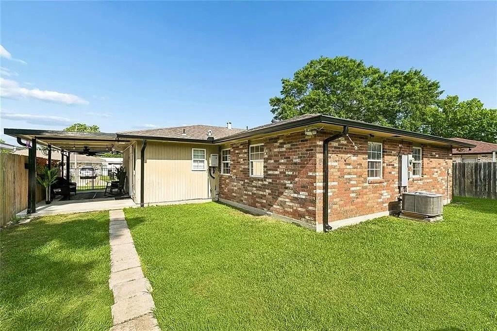 2413 Bobwhite Dr - Photo 2 of 6