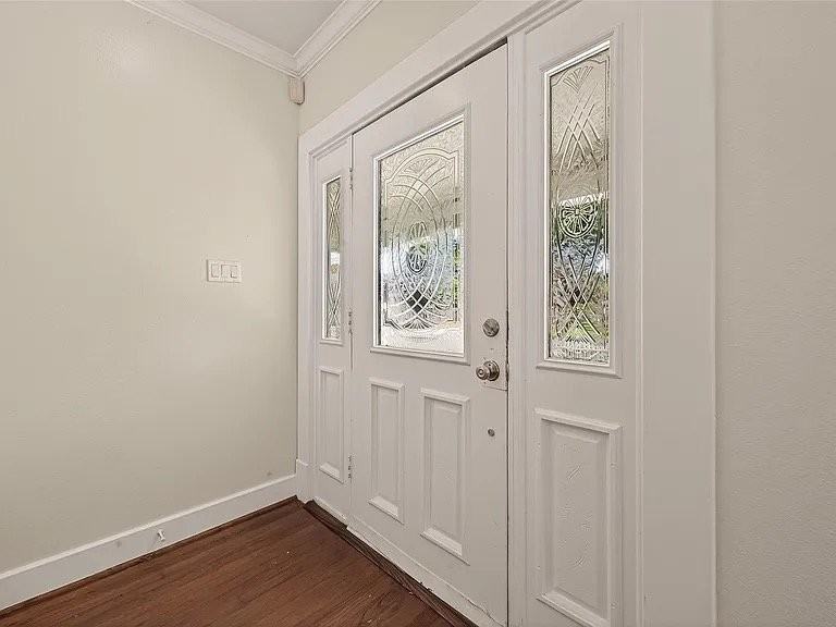 1514 Glasholm Dr - Photo 3 of 9