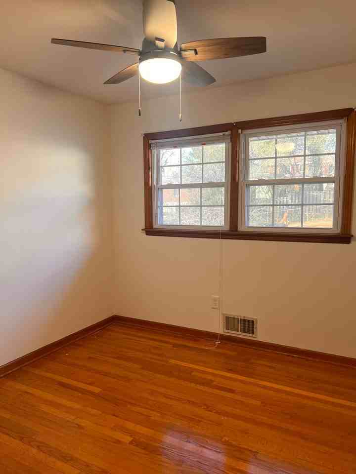 924 Claiborne Ave - Photo 5 of 12