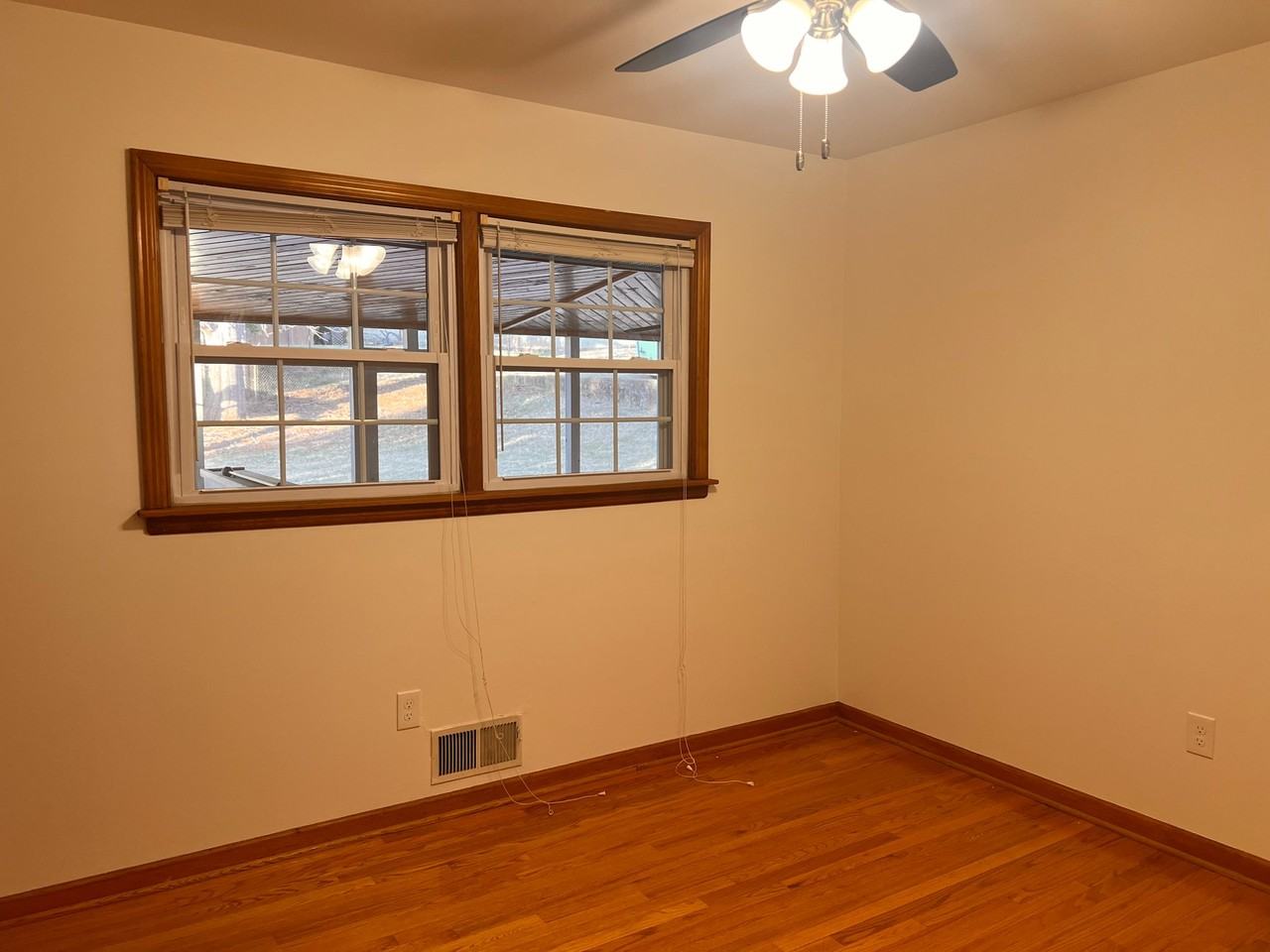 924 Claiborne Ave - Photo 7 of 12