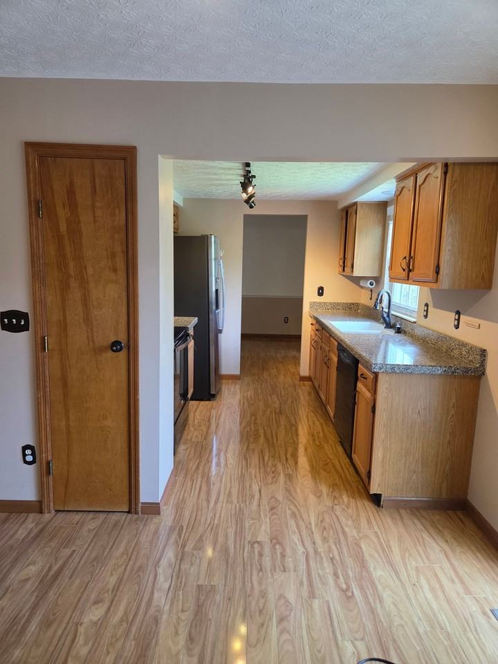 2222 Gosforth Ln - Photo 5 of 17