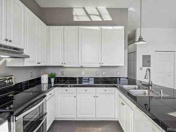277 N Broadway #22 - Photo 6 of 16