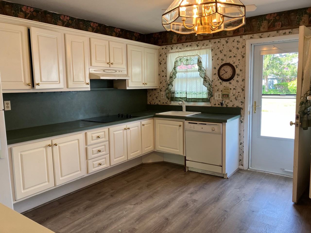335A Canterbury Ct - Photo 2 of 17