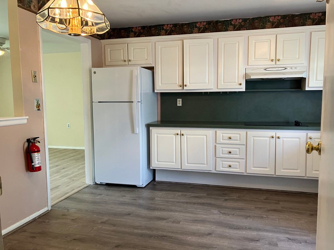335A Canterbury Ct - Photo 3 of 17