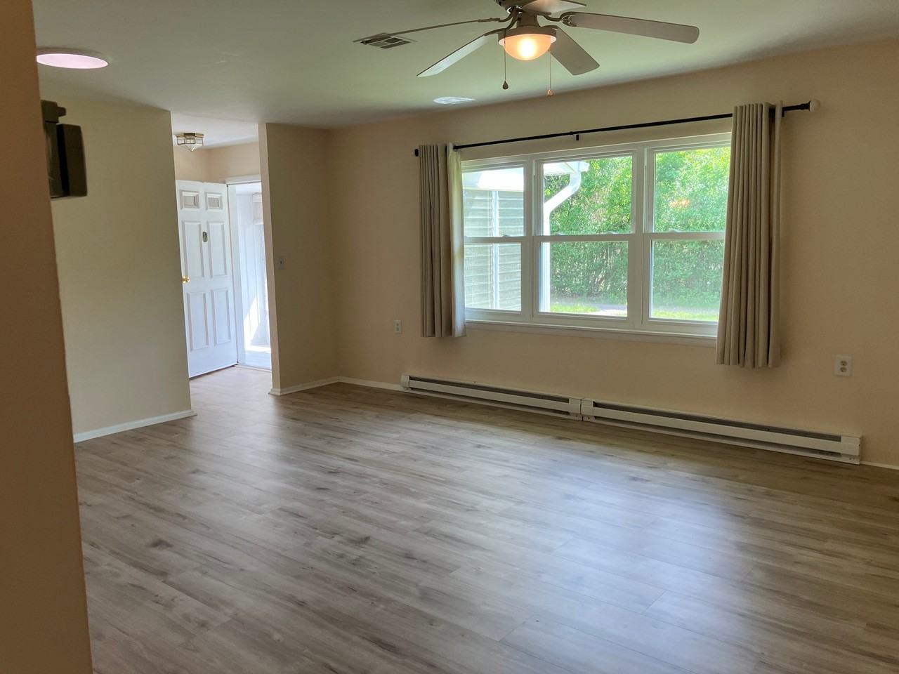 335A Canterbury Ct - Photo 6 of 17