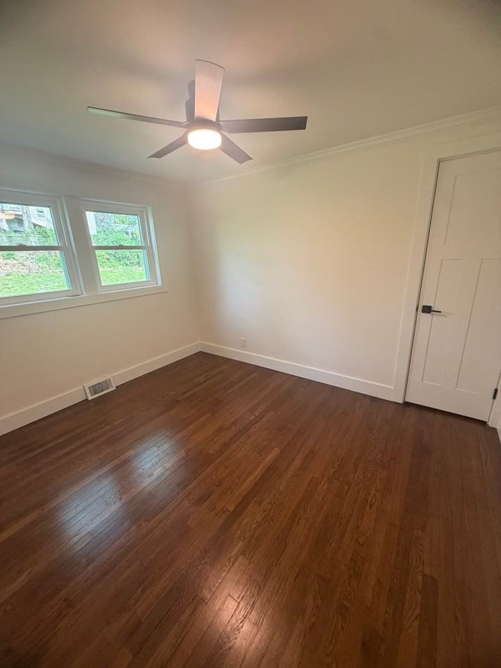 407 La Rue Ave - Photo 4 of 9