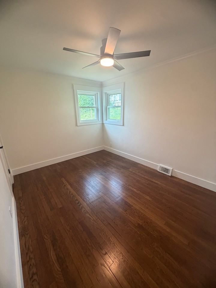 407 La Rue Ave - Photo 5 of 9