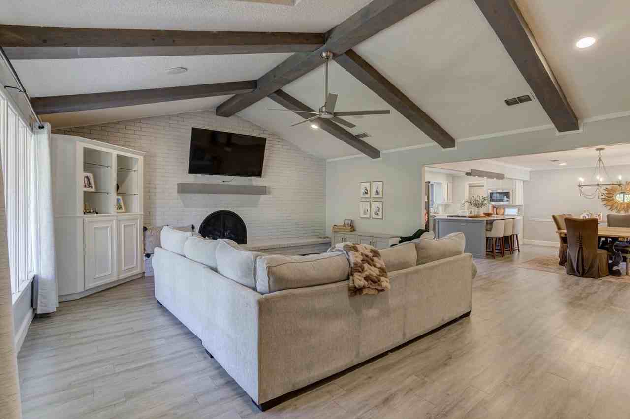3824 64th Dr - Photo 5 of 20