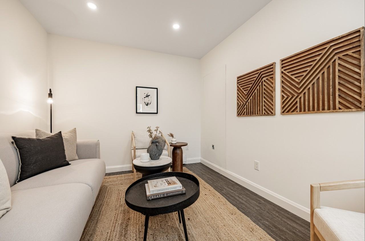 54 Pasadena Gardens - Photo 2 of 9