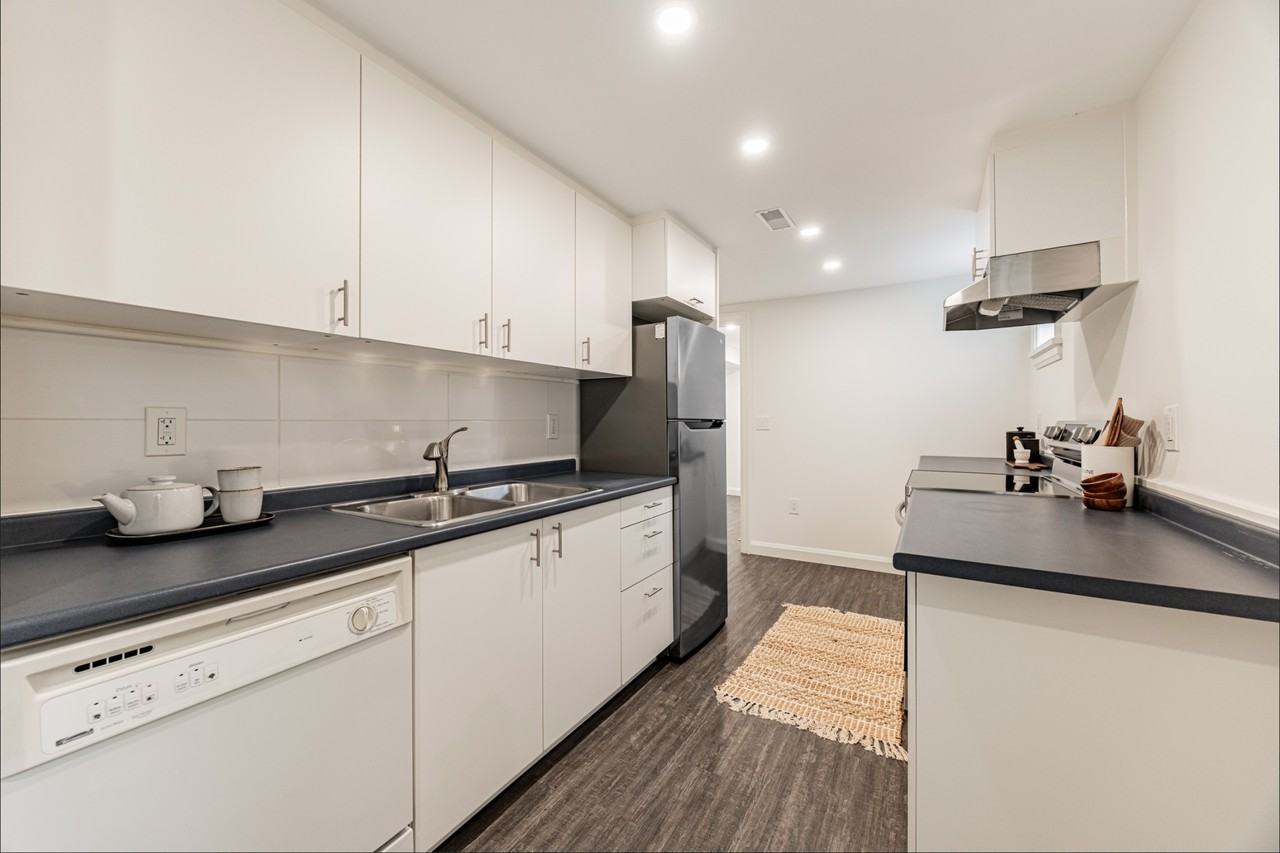 54 Pasadena Gardens - Photo 5 of 9