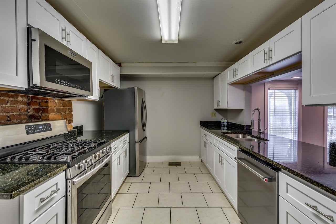 523 Boulevard Se #B - Photo 6 of 16