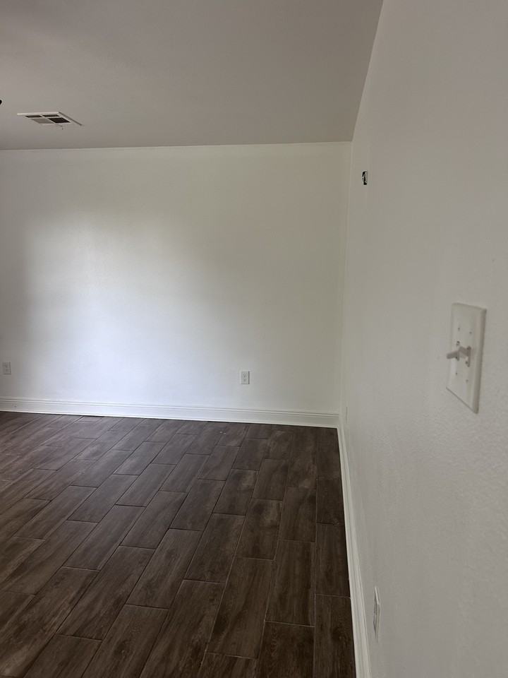 4941 Pecan St #1 - Photo 6 of 20