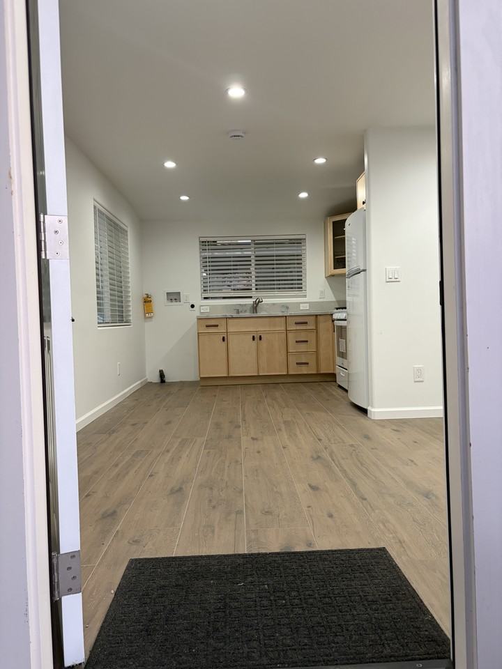 505 N 6th St #A - Photo 3 of 14