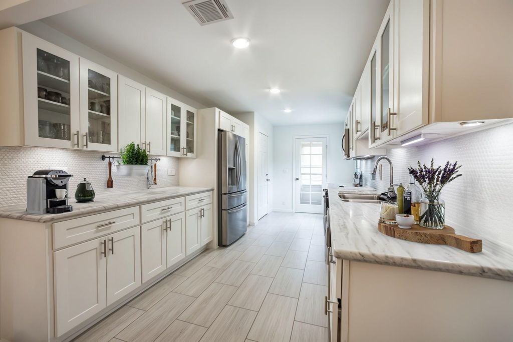 3439 Wentworth St #NA - Photo 2 of 12