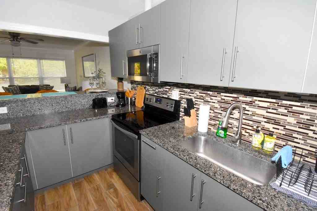 2100 Bay St #NA - Photo 6 of 33