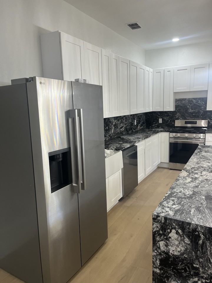 1305 S Saint Marys St #2 - Photo 3 of 11
