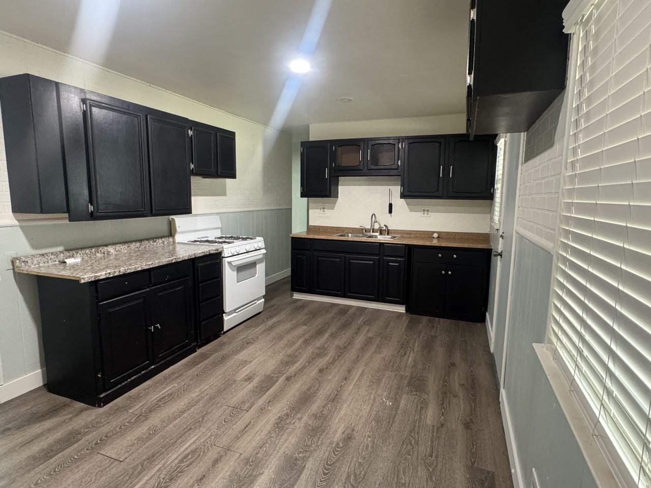 16816 Fontlee Ln #NA - Photo 2 of 10