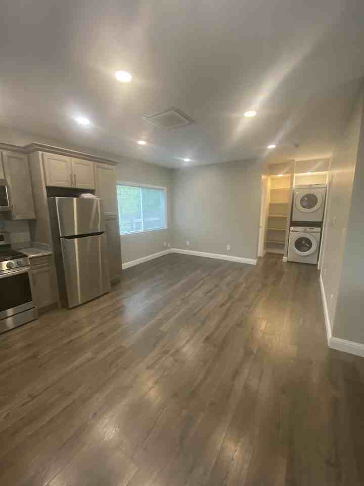 2181 Shurtleff Ave #3 - Photo 5 of 11