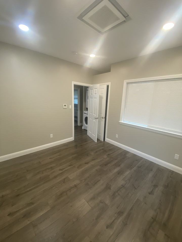 2181 Shurtleff Ave #3 - Photo 7 of 11