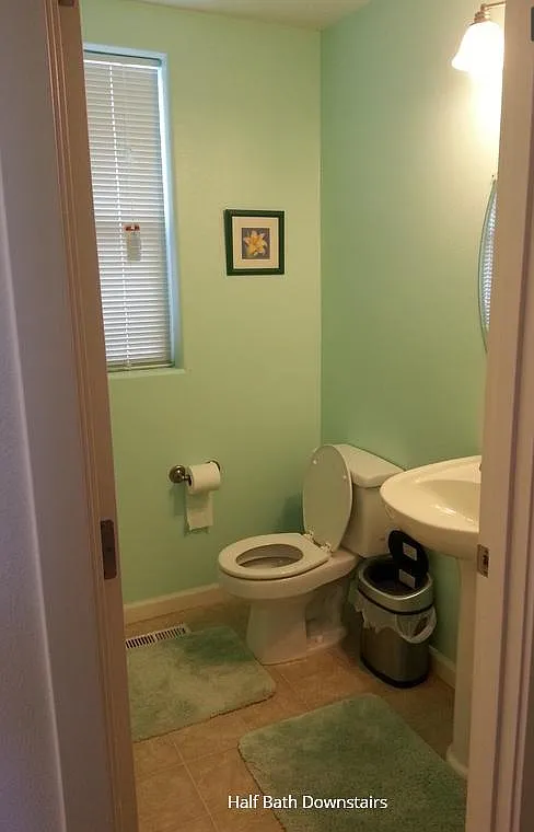 1652 Ne 103rd Ave #NA - Photo 3 of 4