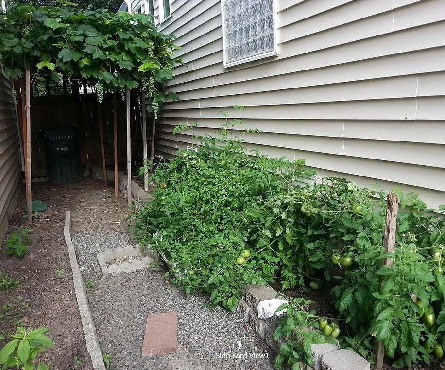1652 Ne 103rd Ave #NA - Photo 4 of 4
