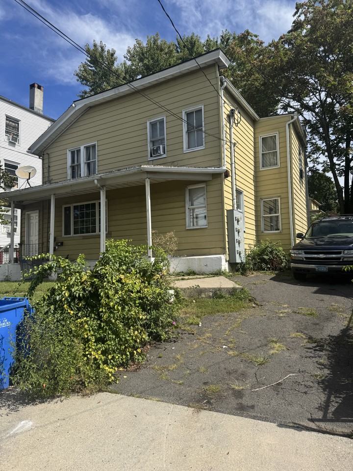 57 Pemberton St #1stFLREAR - Photo 3 of 9