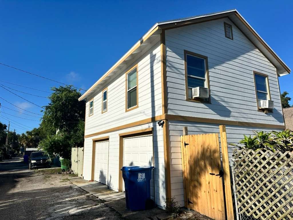 1037 12th St N #1 - Photo 4 of 16