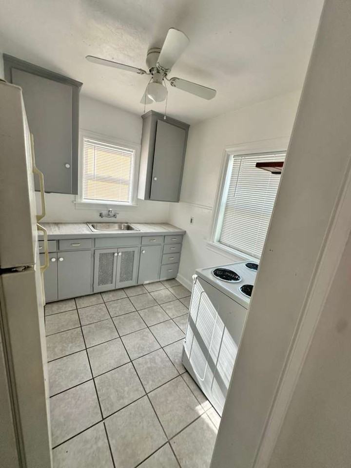 1037 12th St N #1 - Photo 6 of 16