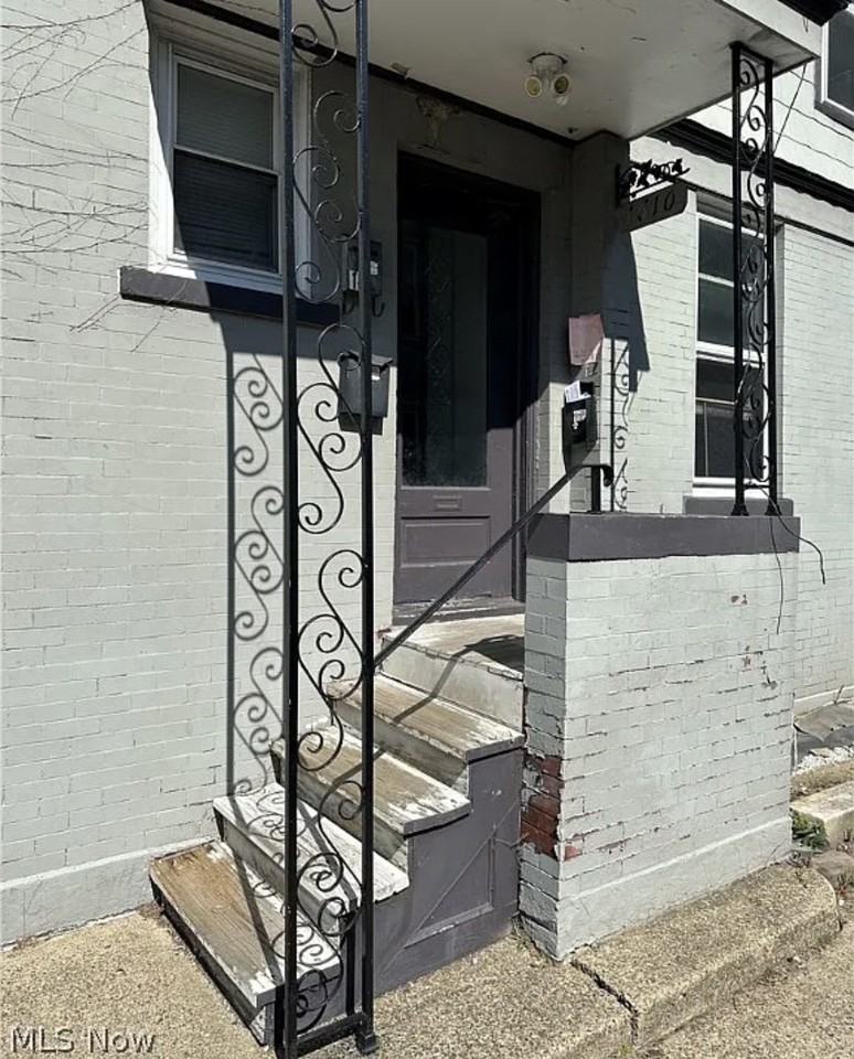 1612 Cleveland Ave Nw #1 - Photo 2 of 12