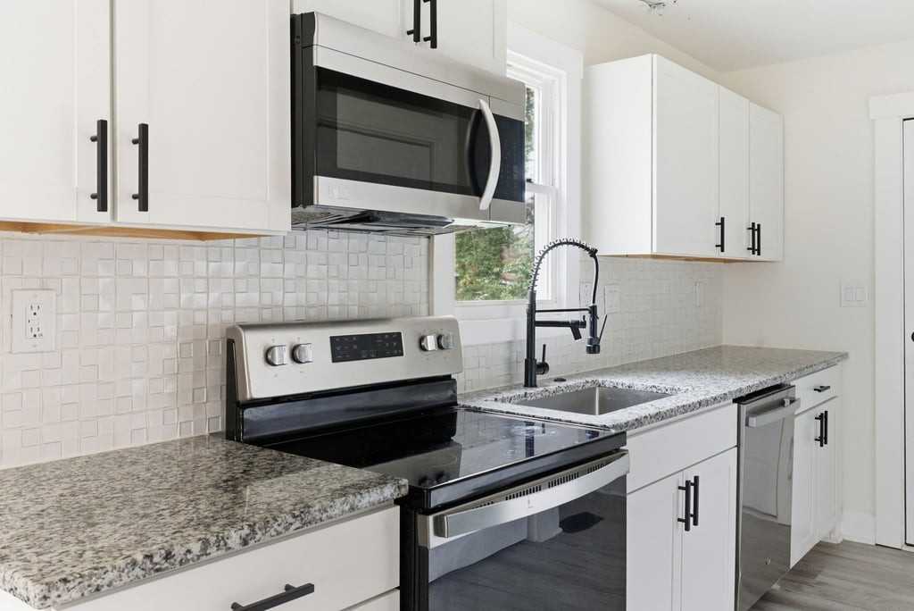 313 Park Ave W #NA - Photo 6 of 9