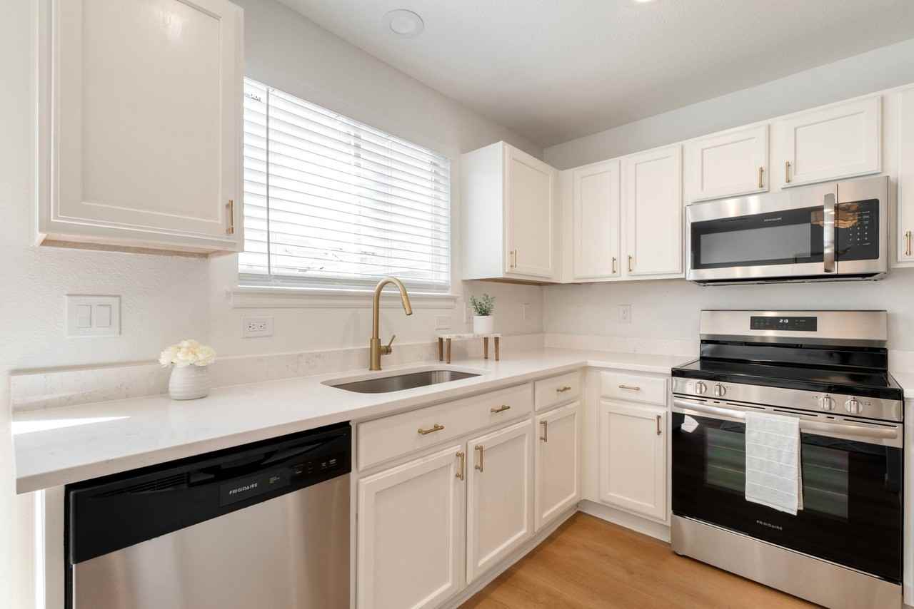 5761 Ceylon St #5761 - Photo 3 of 17