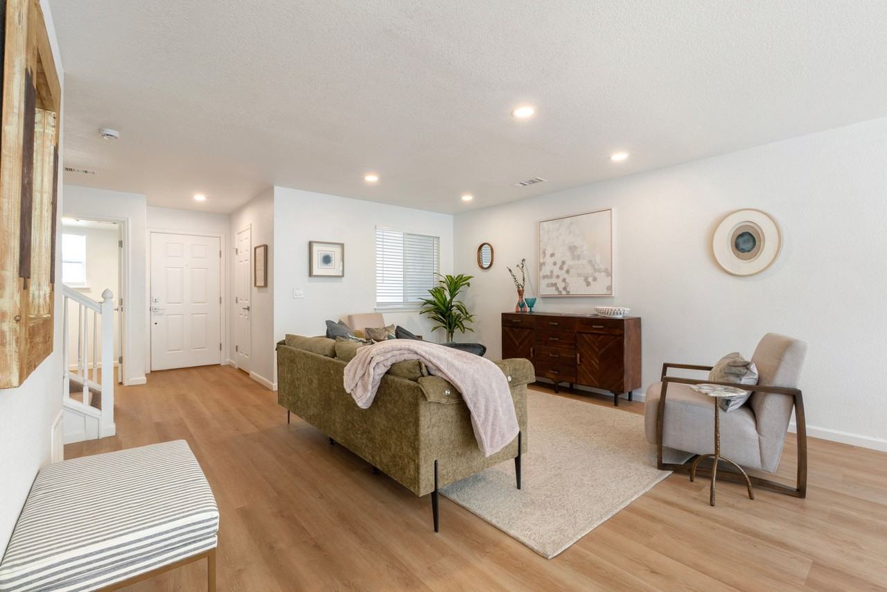 5761 Ceylon St #5761 - Photo 5 of 17