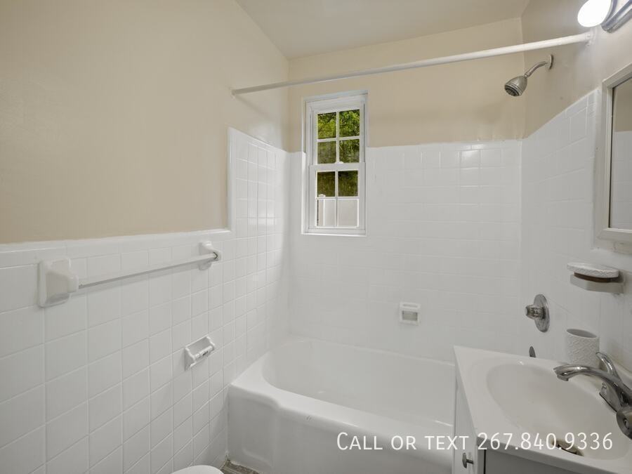 24 Danbury St Se #3 - Photo 2 of 17