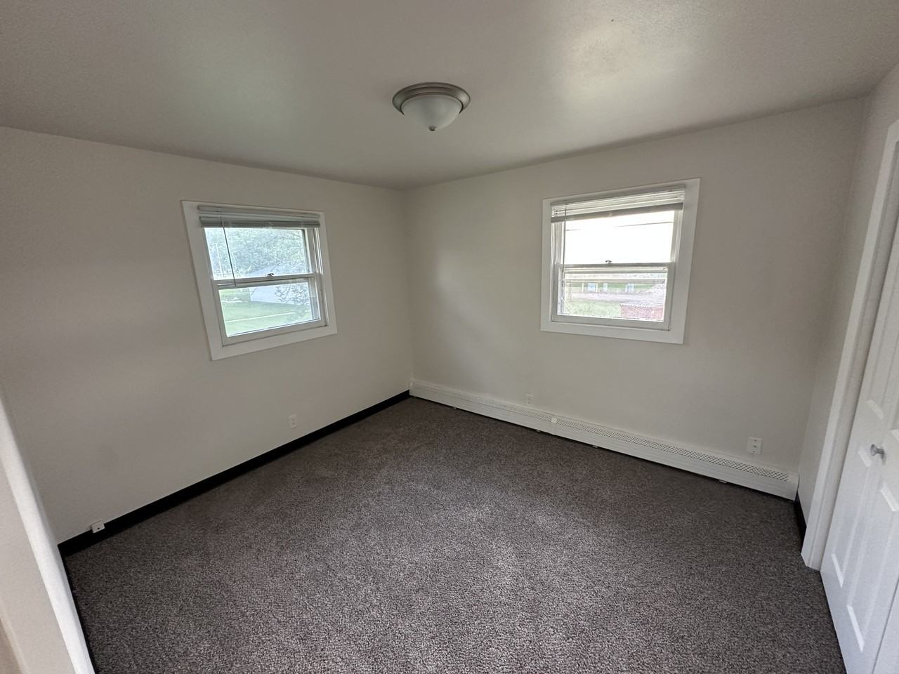 321 Delaware Ave Sw #2 - Photo 3 of 8