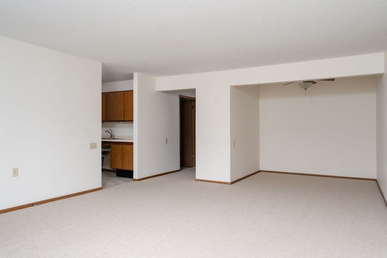 Woodcrest Townhomes - Photo 3 of 8