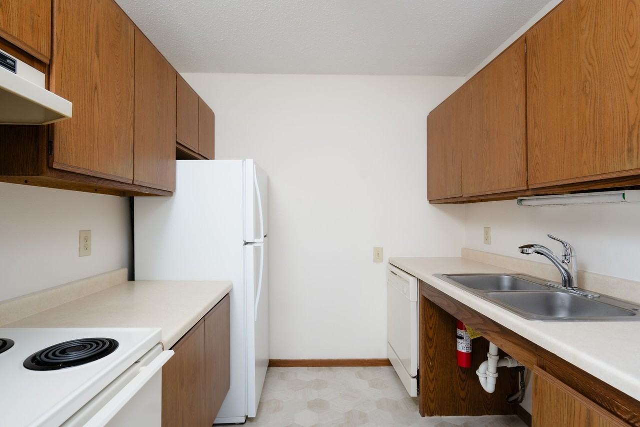 Woodcrest Townhomes - Photo 5 of 8