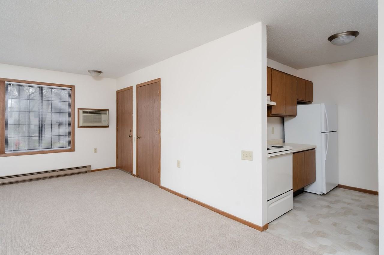 Woodcrest Townhomes - Photo 6 of 8