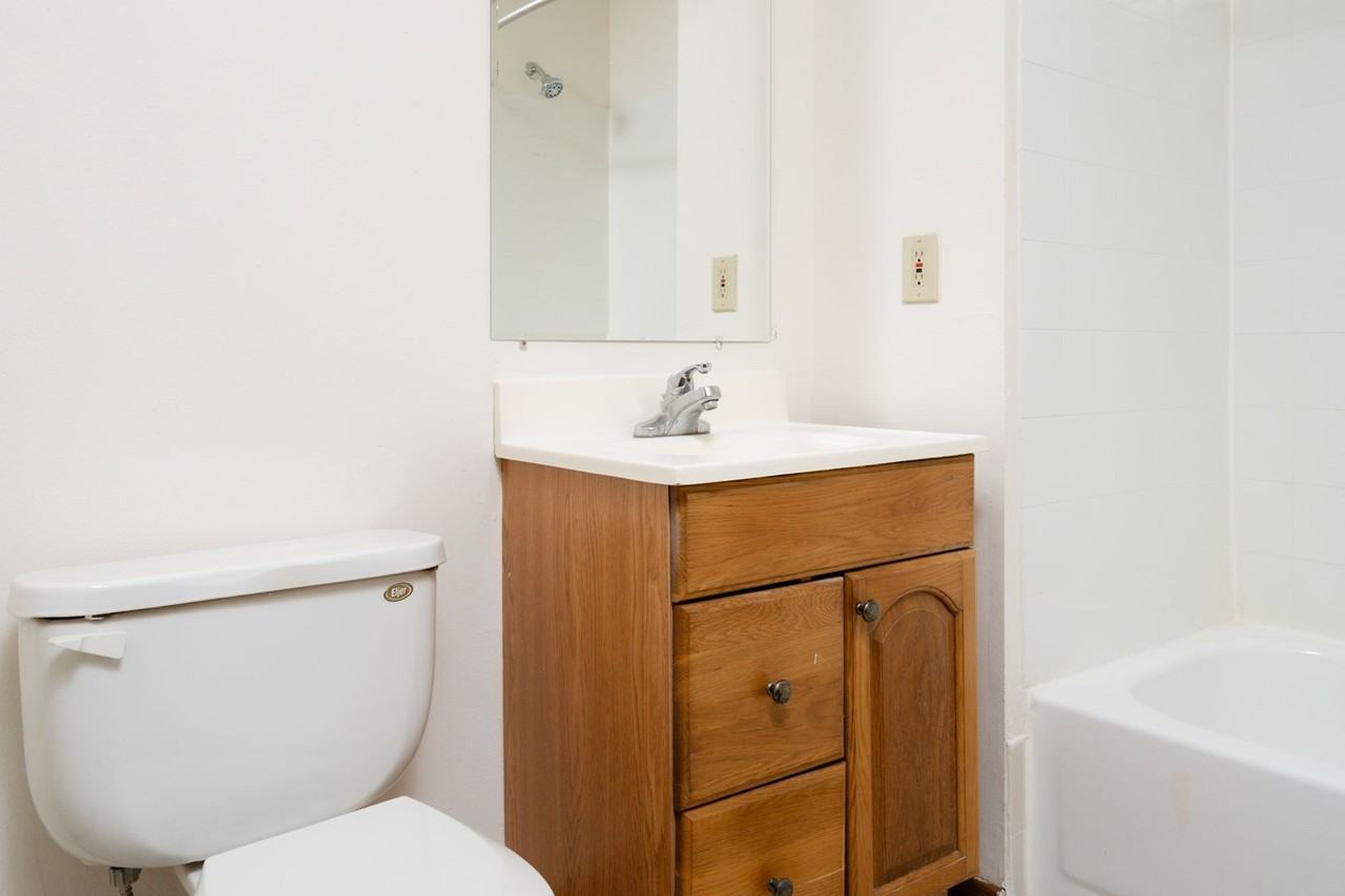 Woodcrest Townhomes - Photo 7 of 8