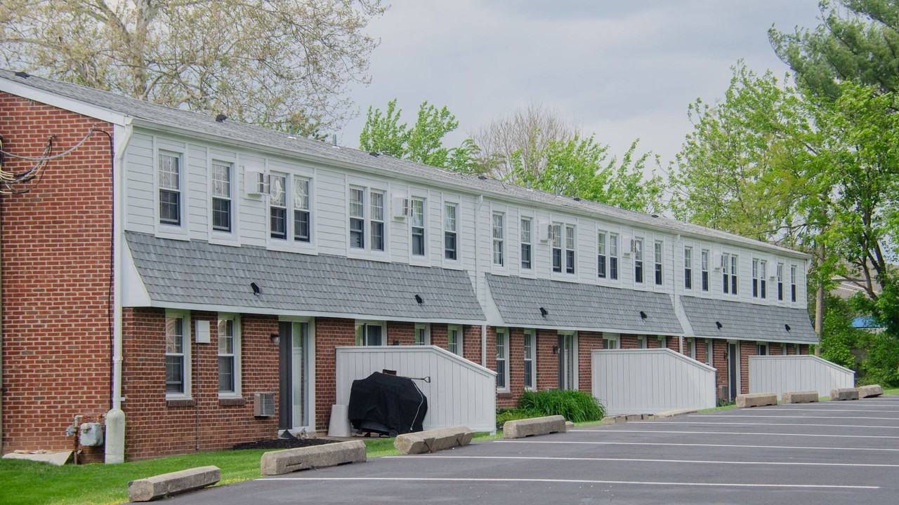 Broadmore Apartments - Photo 3 of 50