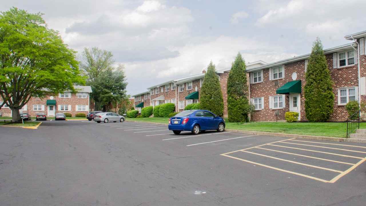 Broadmore Apartments - Photo 5 of 50
