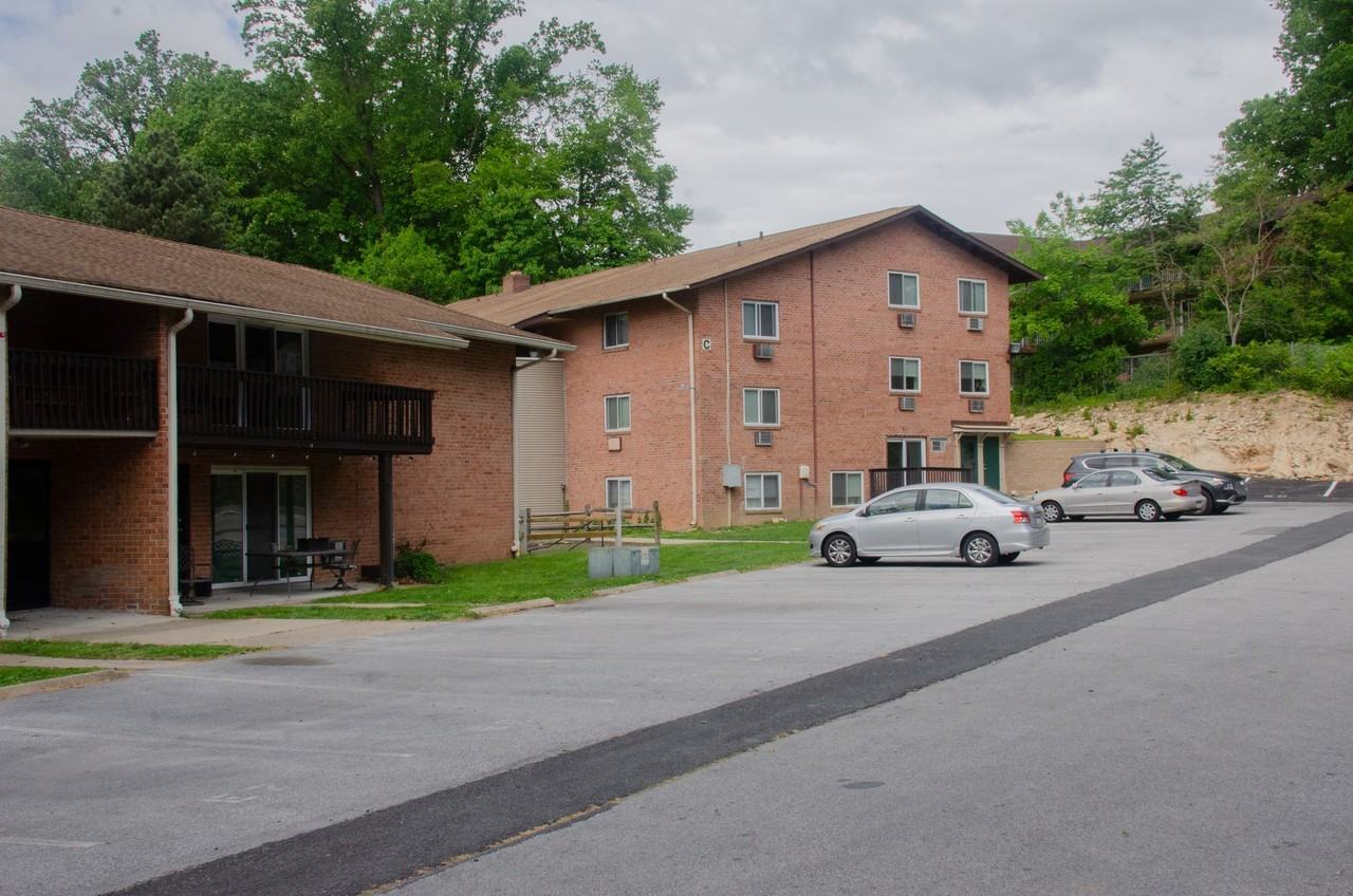 Hollow Run Apartments - Photo 5 of 50