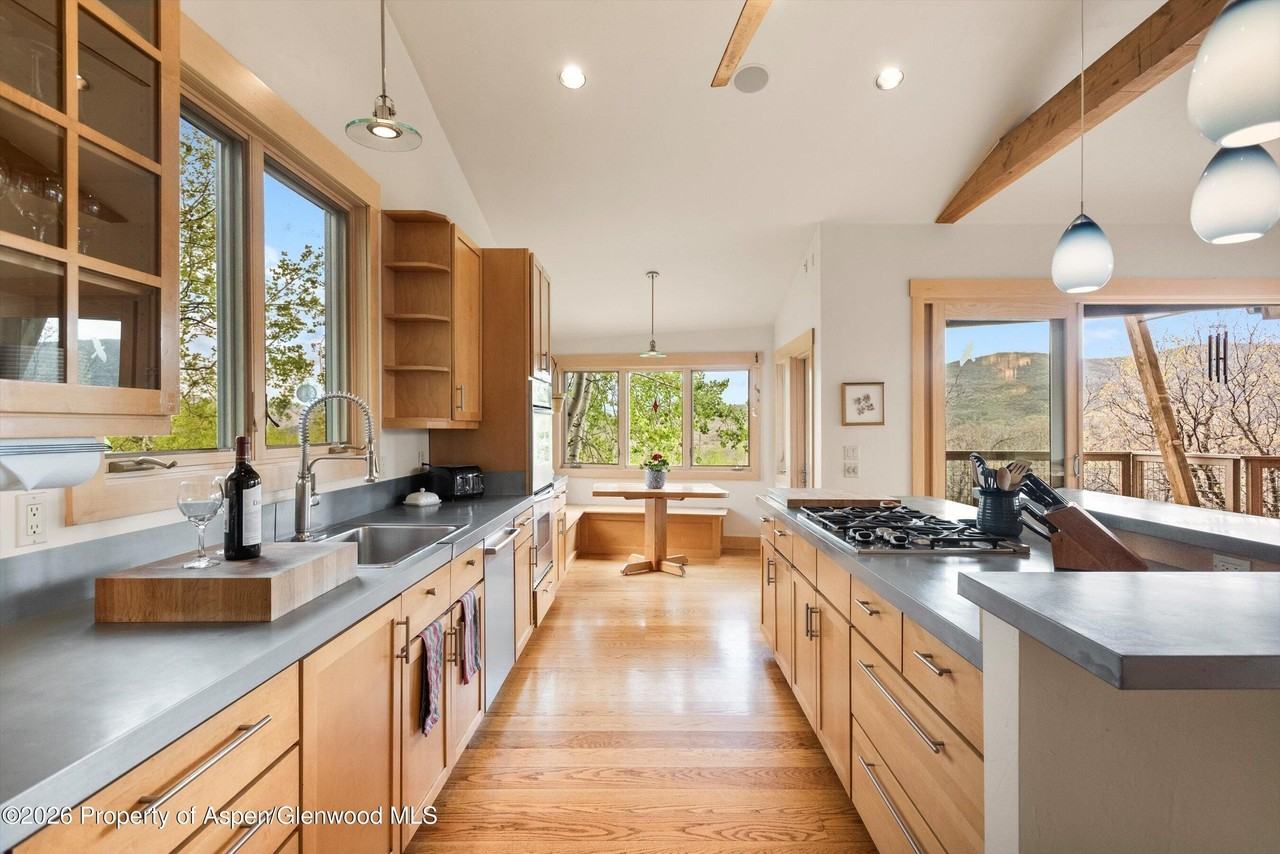 707 Shield O Rd - Photo 3 of 50